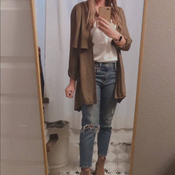 WINDSOR | Pleated Jacket - Picture 1 of 8